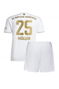 Fotbalové Dres Bayern Munich Thomas Muller #25 Dětské Venkovní Oblečení 2022-23 Krátký Rukáv (+ trenýrky)
